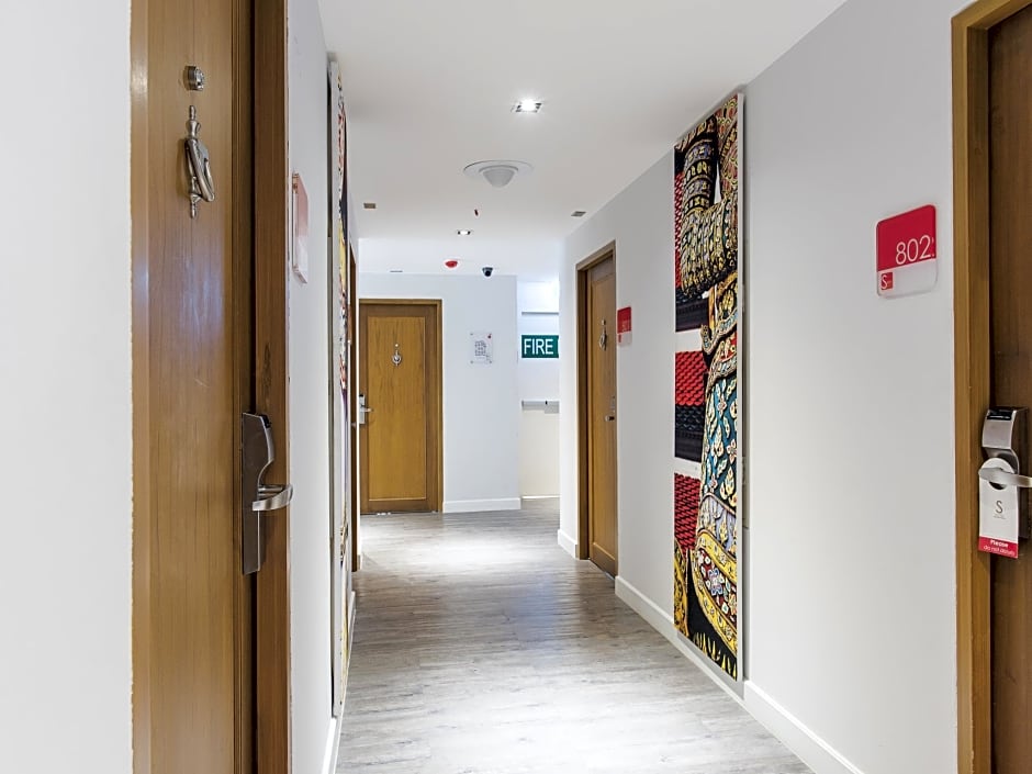 S Box Sukhumvit Hotel