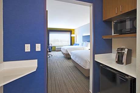 Queen Suite with Two Queen Beds