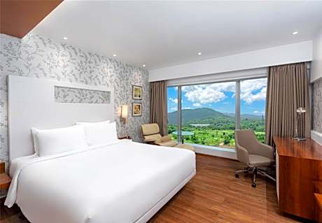 Superior Room with Bathtub & 10% Discount on Food & Soft Beverage & Laundry and 20% discount on SPA services.