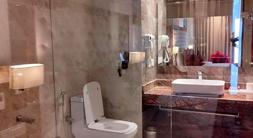 Royale Retreat Hotel And Spa Near Mall