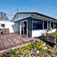 Jack & Di's Waiteti Lakefront Motel