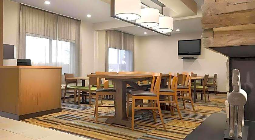 Dubuque Inn and Suites