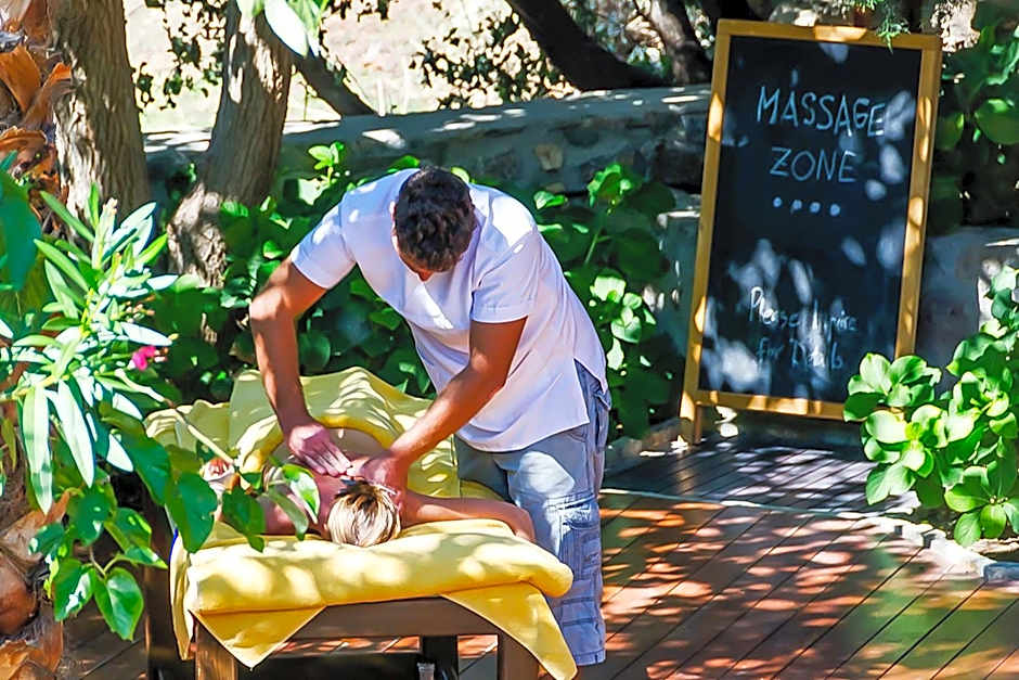 4reasons hotel + bistro | 12+