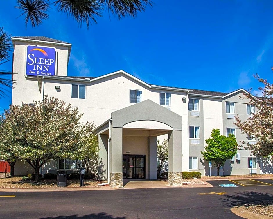 Sleep Inn and Suites Davenport