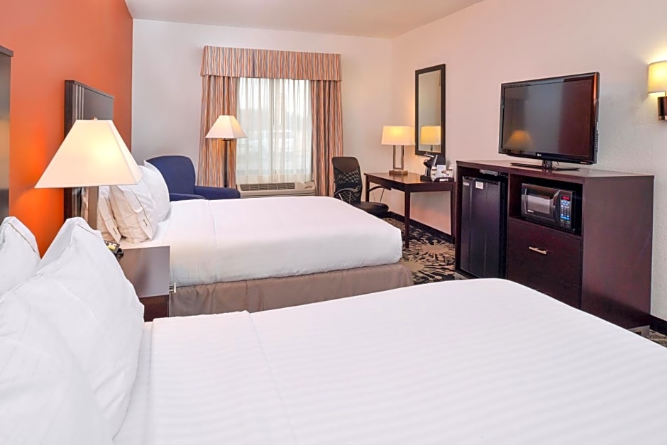 Holiday Inn Express & Suites Greenfield, an IHG Hotel