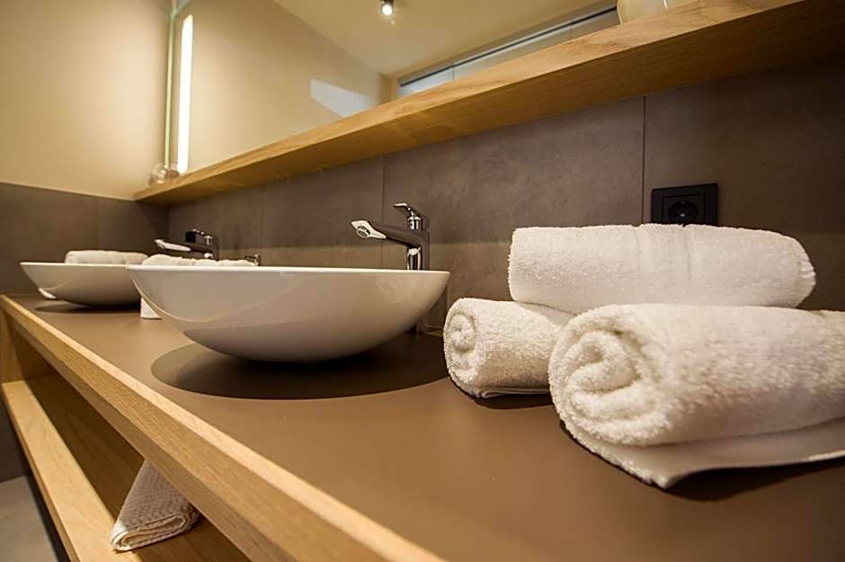 Haus Gregori Modern & Central Stay in Vineyard with Rooftop & Served Breakfast