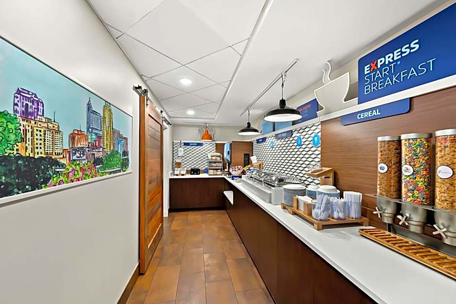 Holiday Inn Express & Suites Raleigh NE - Medical Ctr Area By IHG