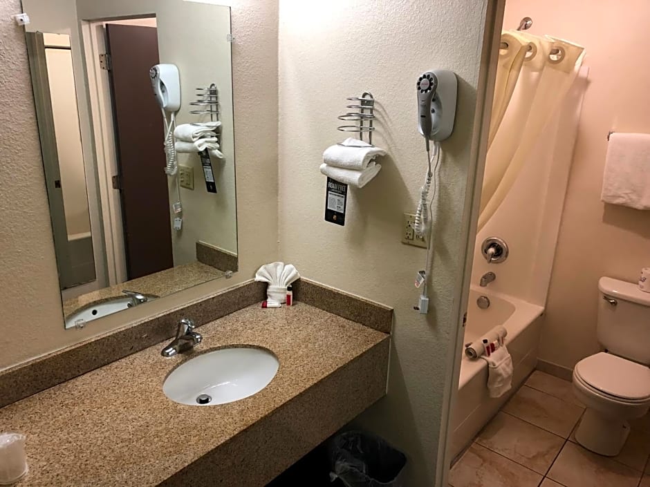Super 8 by Wyndham Ontario