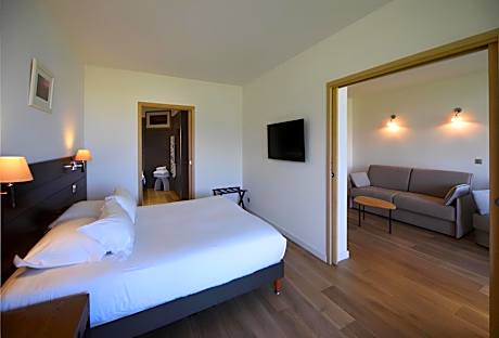 Suite with Mountain View