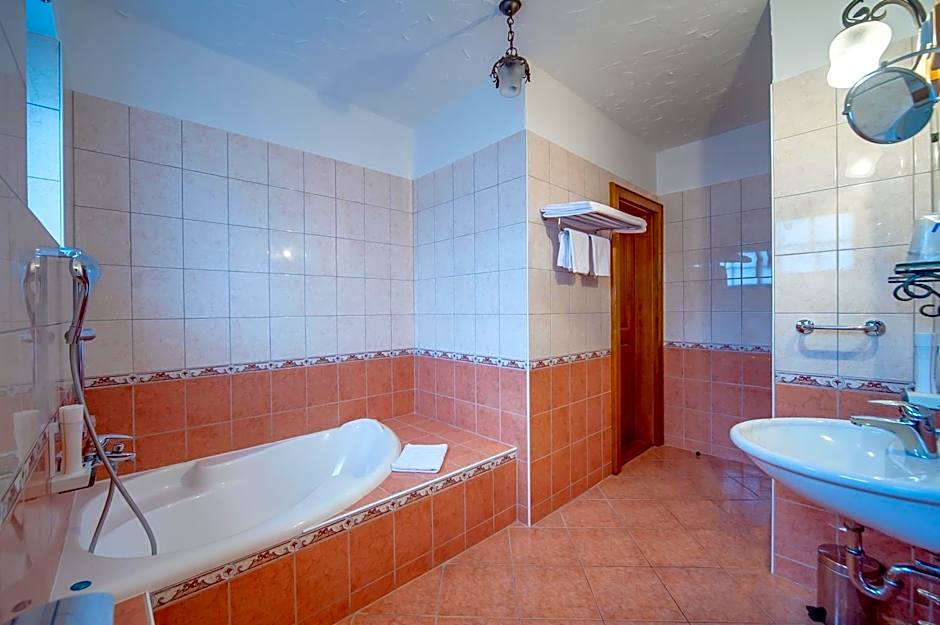 Garni Hotel & Apartments Terano