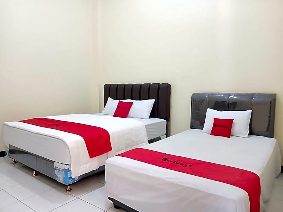 RedDoorz Syariah near Masjid Al-Aqsha Klaten