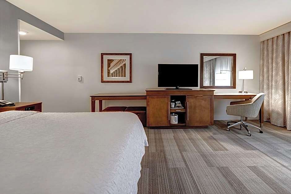 Hampton Inn By Hilton & Suites Milwaukee West