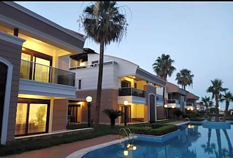 Junior Suite with Pool View