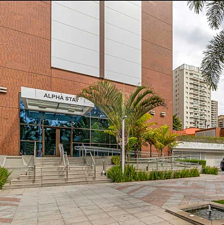 AlphaStay by Rhouses