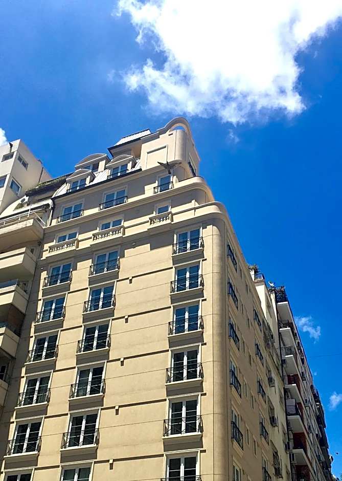Carles Hotel
