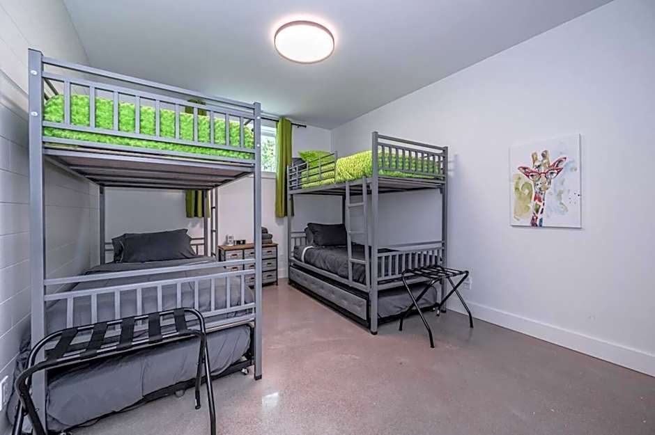 Huronia Luxury Lakefront Views & Game Room!