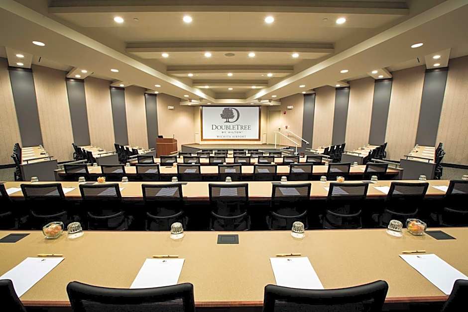 DoubleTree By Hilton Wichita Airport