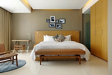 Suite Room with Bathtub