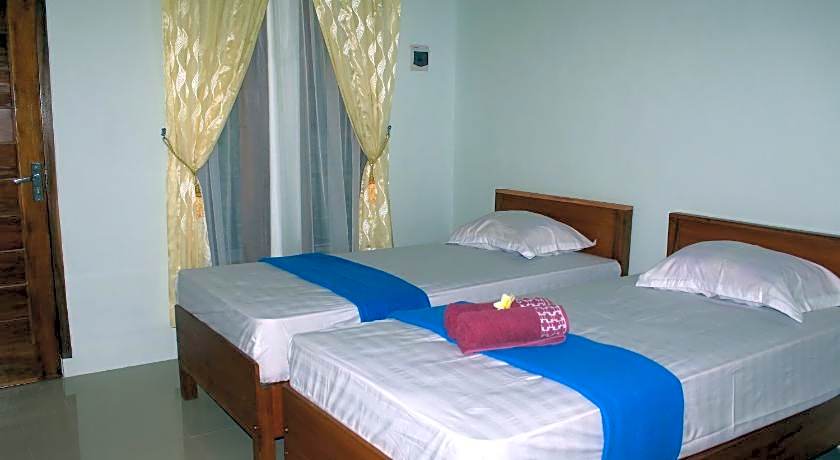 ARRYS (Watukarung Surf Camp)