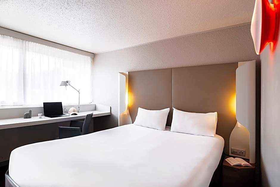 Campanile Montesson Le Vesinet Hotel