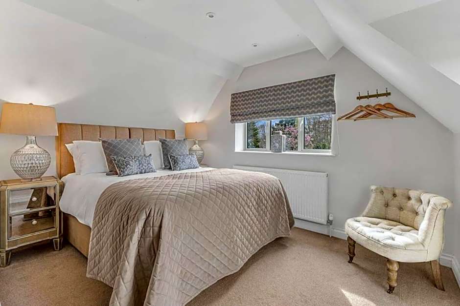 Hiron's Piece - Hot Tub Packages Available