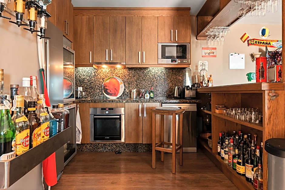 Infinity pool mansion by Costarentals - Ref 85