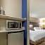 Holiday Inn Express & Suites Chicago West - St Charles