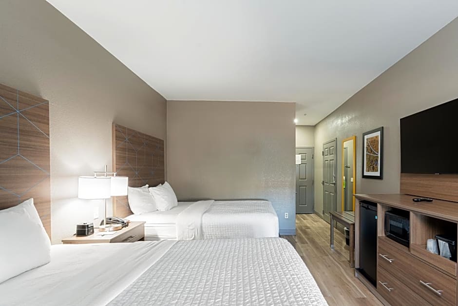 La Quinta Inn & Suites by Wyndham Shawnee