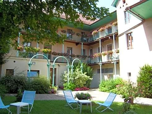 Hôtel de Genève , Faverges-Seythenex 74210, Haute Savoie