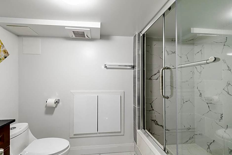 Beautiful renovated home 3 mins drive to Fall