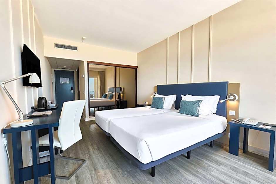 Photo 1 of 4 of Premium 2 Twin Beds, Ocean front