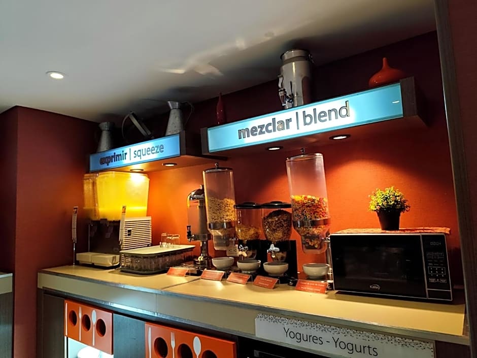 Hampton Inn By Hilton Bogota Usaquen