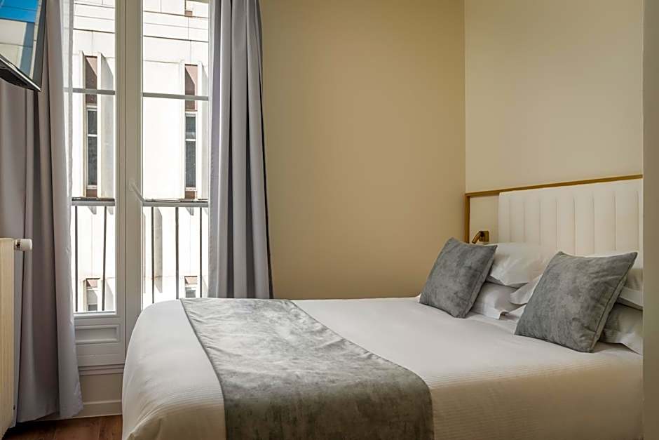 Photo 1 of 5 of Double Room