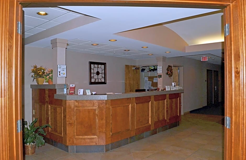 Paola Inn And Suites