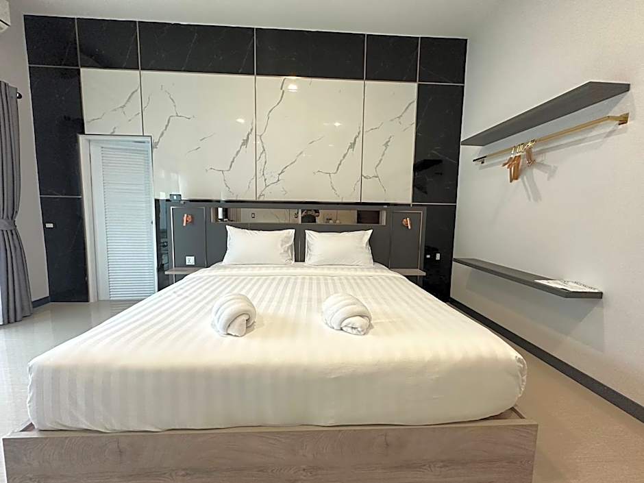 Smile Boutique at Saiyuan