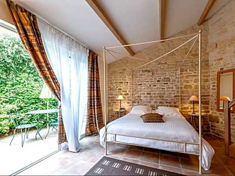 Family Room with Garden View