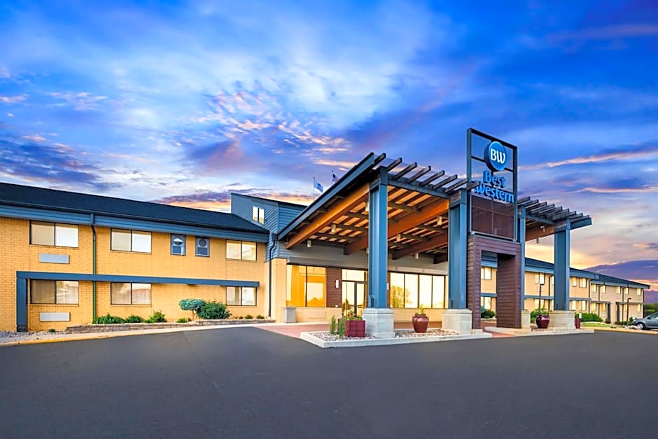 Best Western West Towne Suites