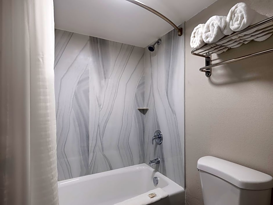 Days Inn by Wyndham Montgomery I-85