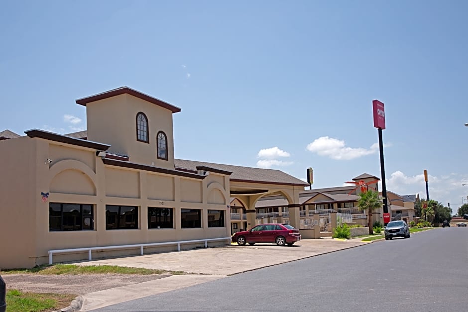 OYO Hotel McAllen Airport South - 1 mi from McAllen Medical Center