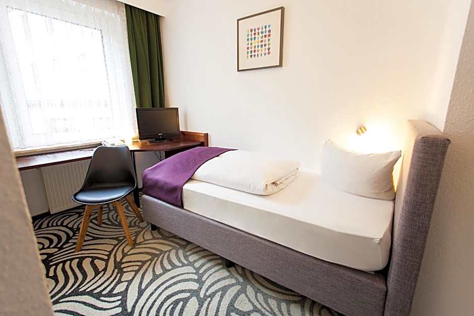 Photo 1 of 6 of Single Room