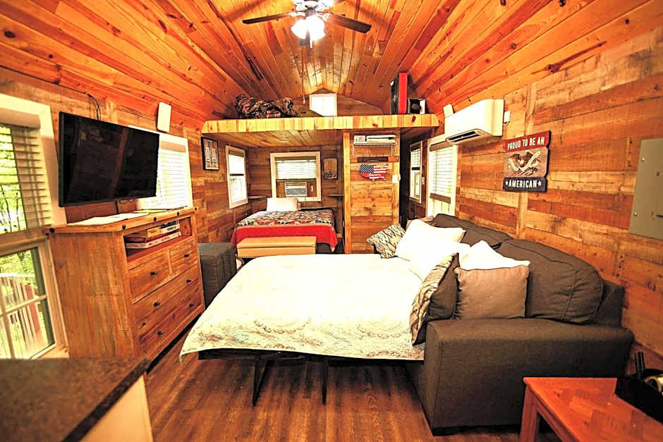 The Americana - Parker Creek Bend Cabins