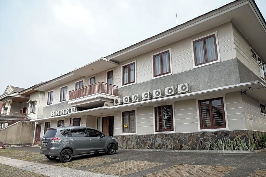 RedDoorz near Supermall Karawaci 2