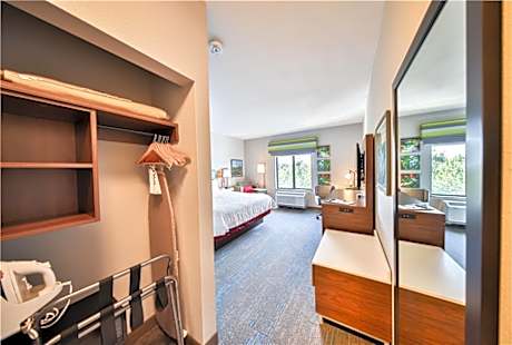 King Room - Hearing Access/Non-Smoking