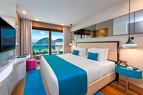 Superior Room with Queen Size Bed, Sea View