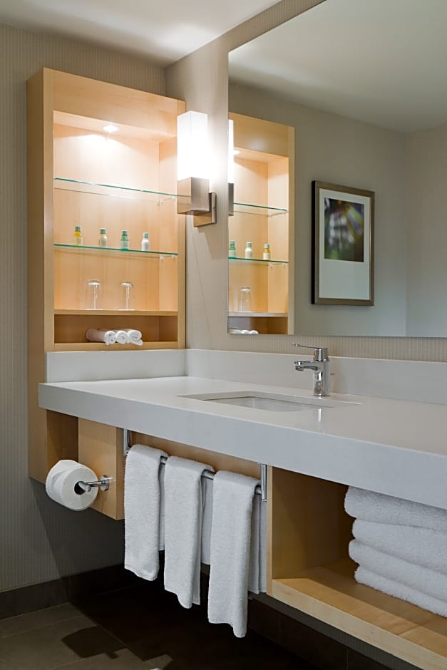 Delta Hotels by Marriott Victoria Ocean Pointe Resort