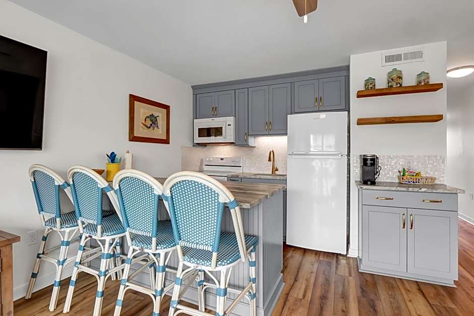 Sandpeddler Inn and Suites