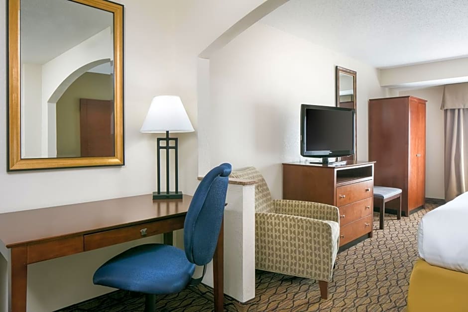 Holiday Inn Express & Suites Clinton, an IHG Hotel