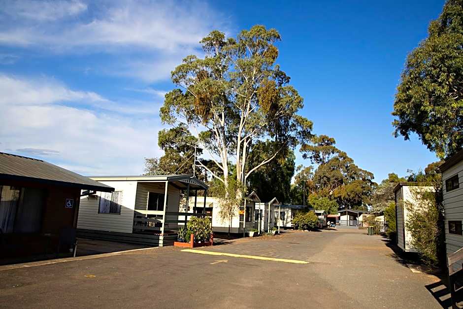 Golden Country Motel and Caravan Park