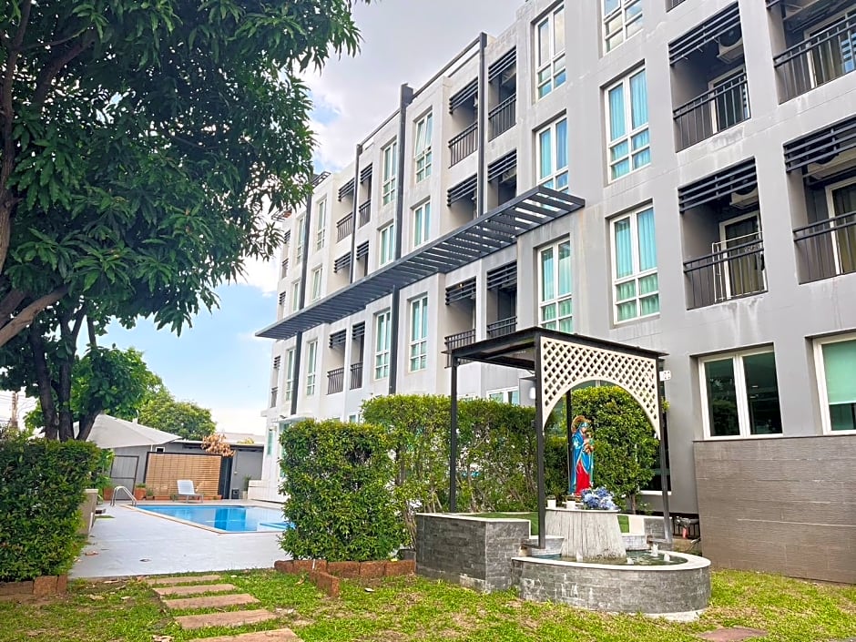 Crystal Suites Suvarnabhumi Airport