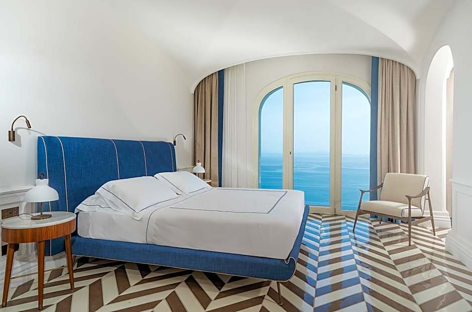 Photo 1 of 6 of Junior Suite, Sea View